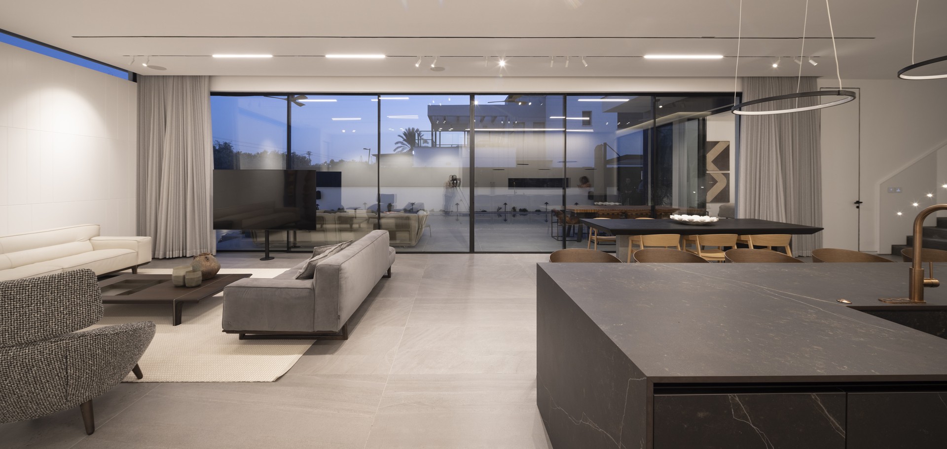 Product showcase of Motion 63, image 6