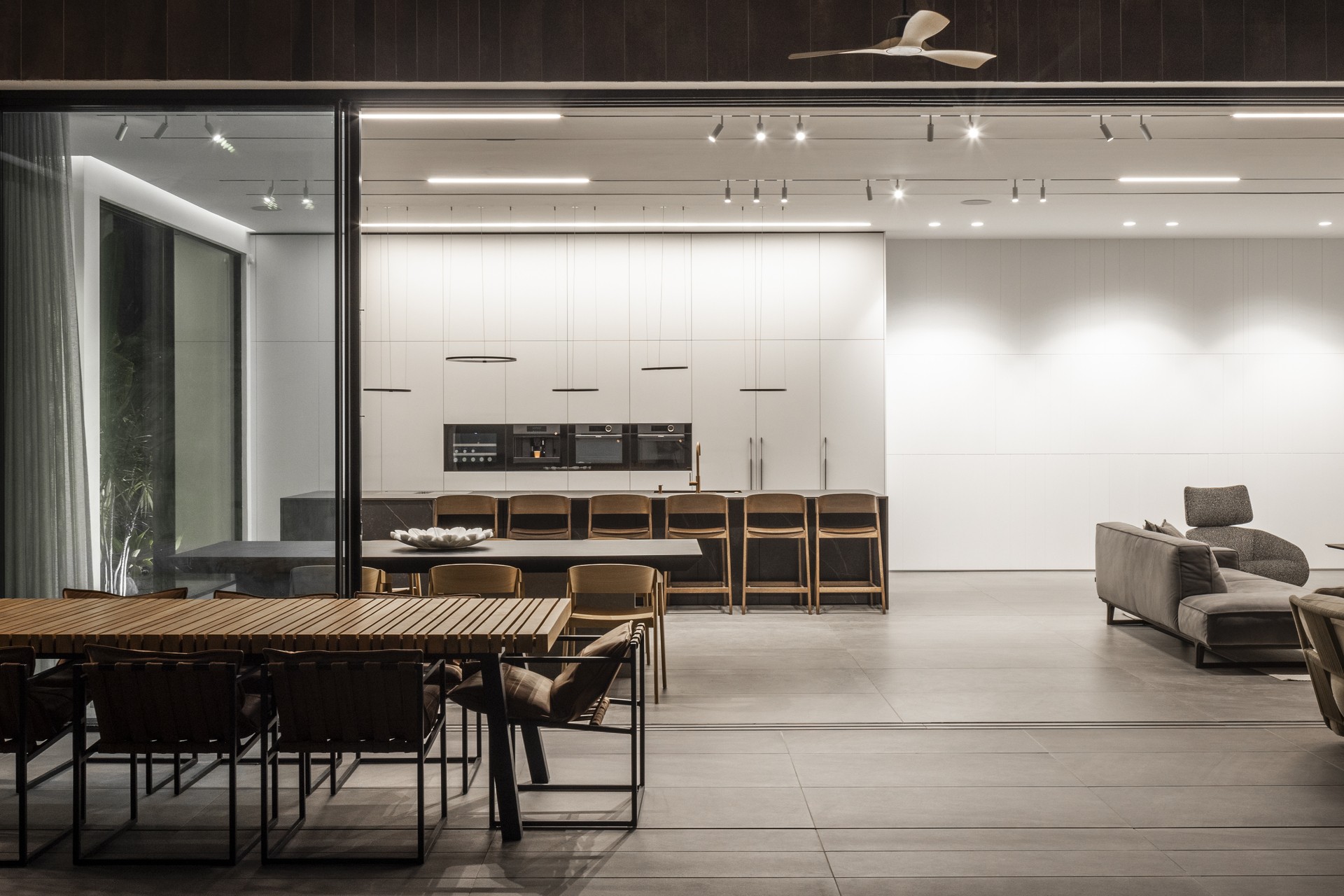Product showcase of Motion 640, image 12