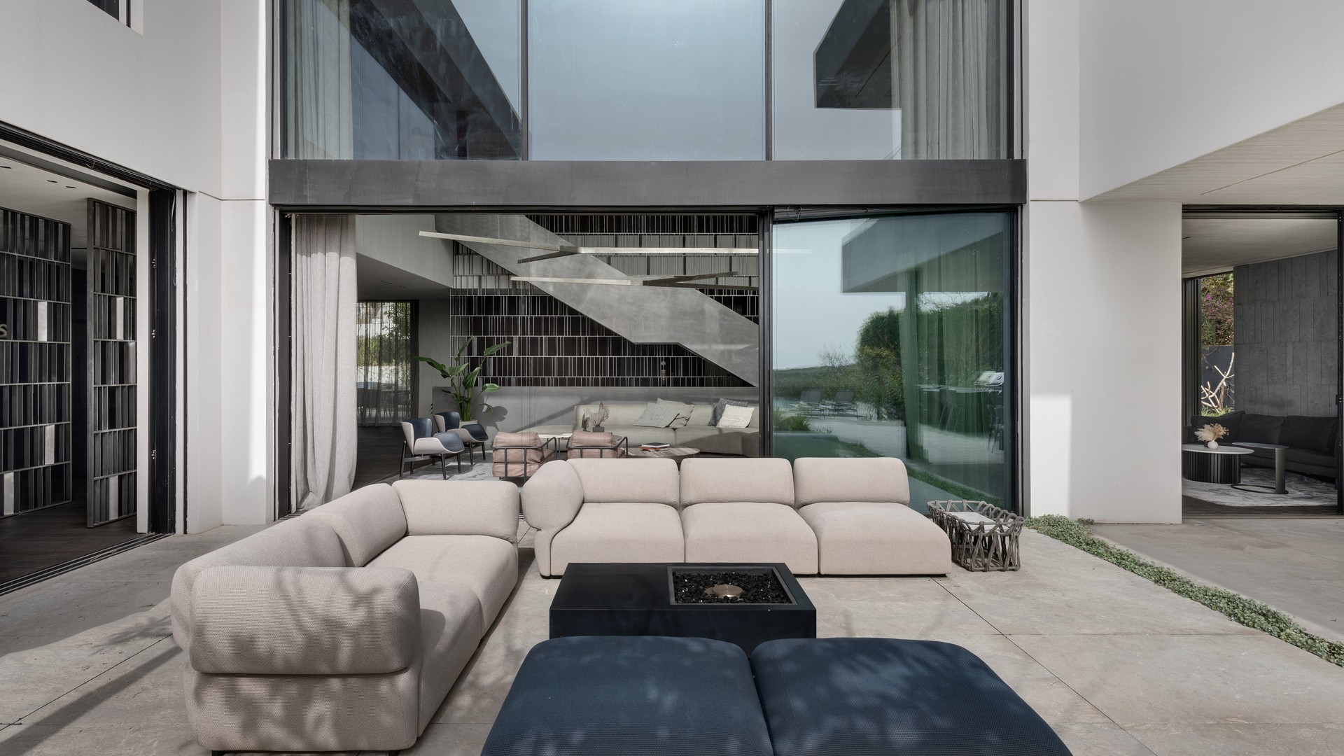 Product showcase of Motion 640, image 19